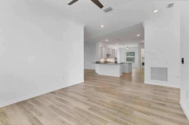 Building Photo - 25246 Keygrass Ct