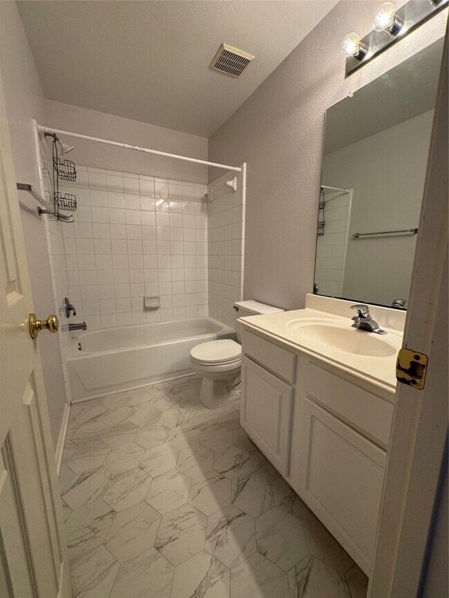 Building Photo - 70 Marble Rock Pl