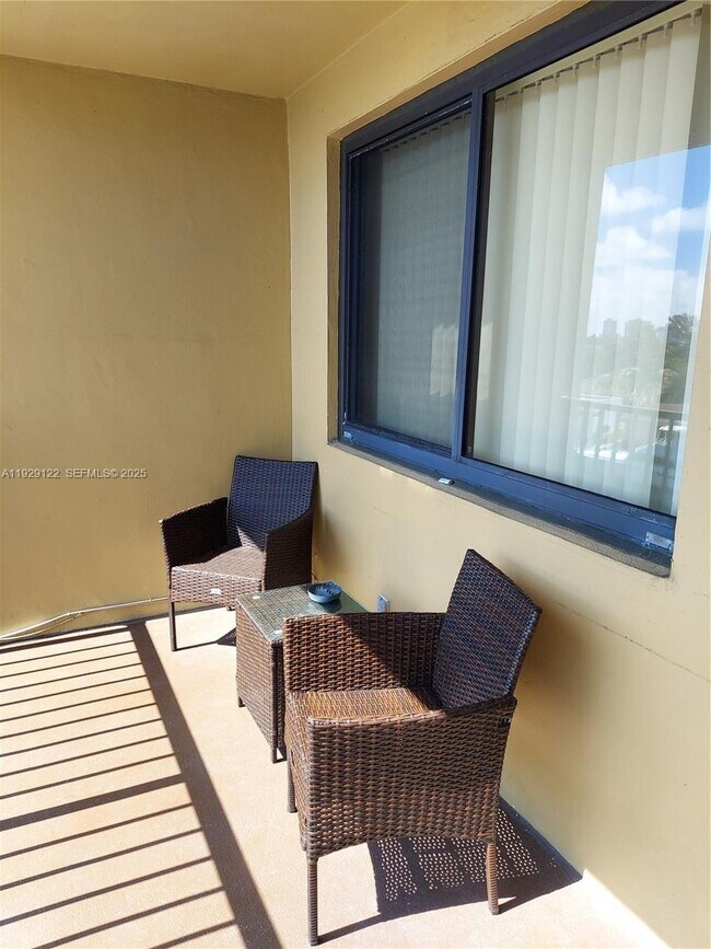 Building Photo - 301 Golden Isles Dr