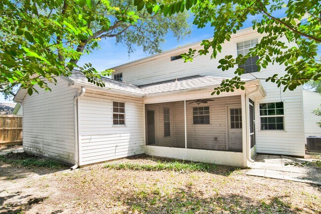 Building Photo - 4-bedroom, 2.5-bath home near Cordova Park