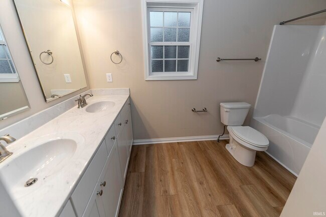 Building Photo - 5621 Camden Dr