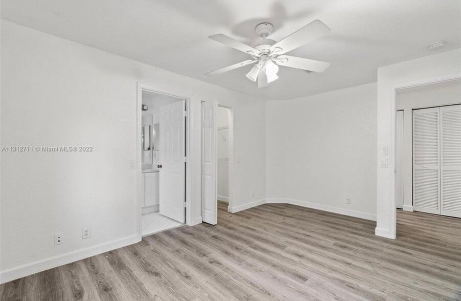 Building Photo - 736 Tulip Cir