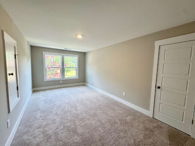 Building Photo - For Rent by Room - Seneca SC