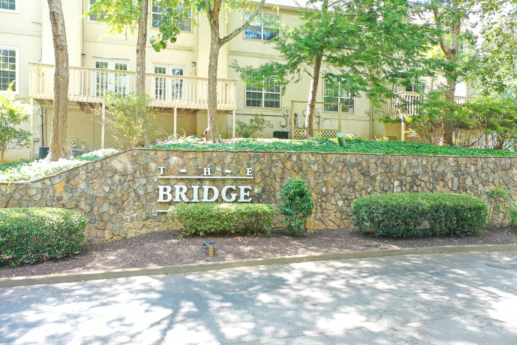 Building Photo - 705 Bridge Ln SE