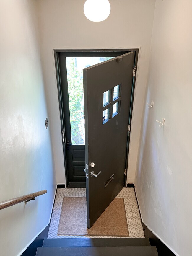 Building Photo - 234 Columbia Pl