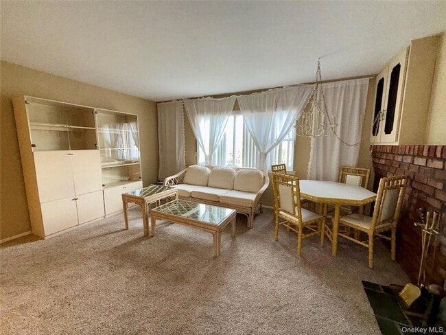 Building Photo - 15 Sherry Ln