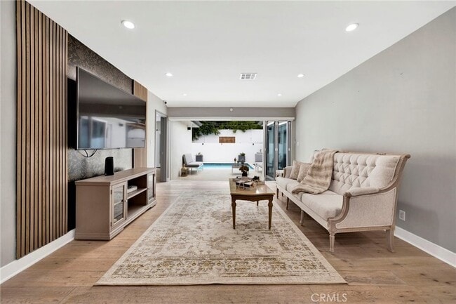 Building Photo - 4912 Alonzo Ave