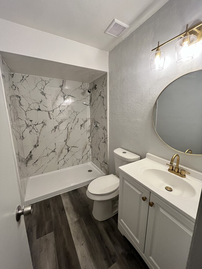 Building Photo - 105 S Forest Crest Dr