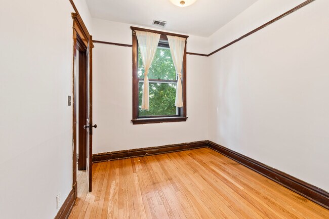 Building Photo - 2639 N Whipple St