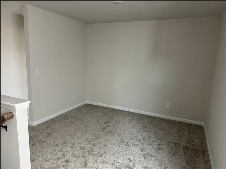Building Photo - 3250 Westgate Park Dr