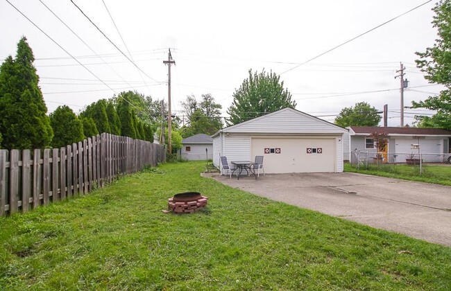 Building Photo - 4027 W 210th St