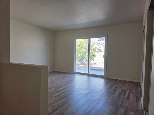 Building Photo - Private But Close to Everything in Oceanside!