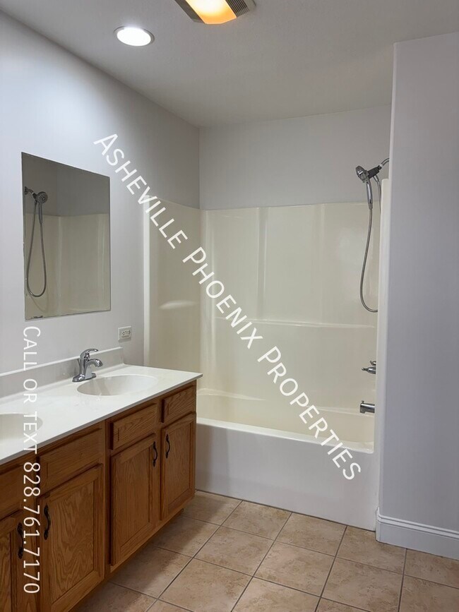 Building Photo - 9 Spruce Shade Ct