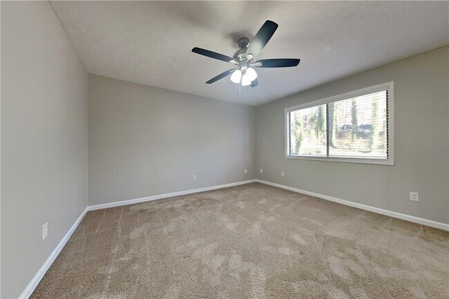 Building Photo - 3208 Aspen Cir SW