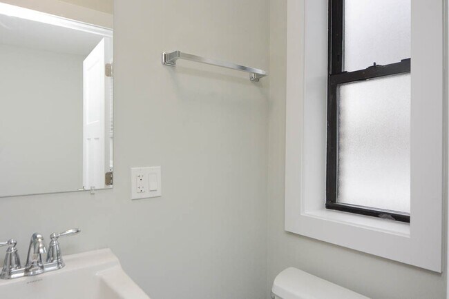 Building Photo - 728 St Johns Ave