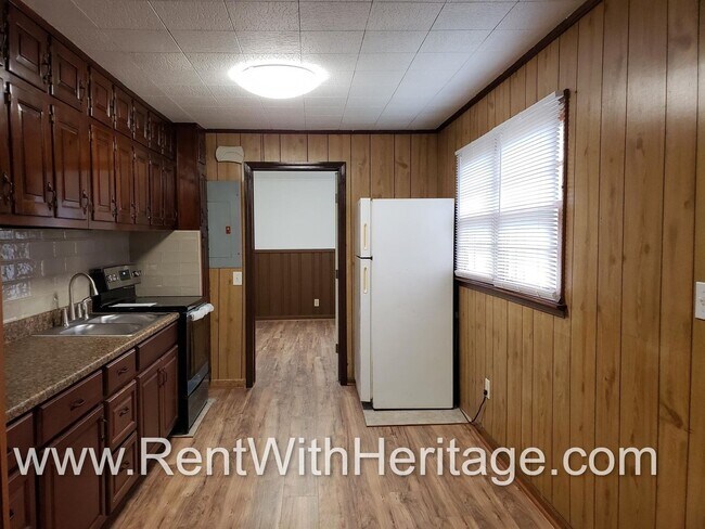 Building Photo - GRANDPA'S BUNGELOW/ CHARMING RANCH HOME/ TOTALLY RENOVATED/ PRIVATE YARD