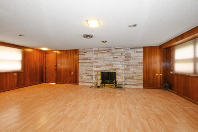 Building Photo - 6238 W 63rd St