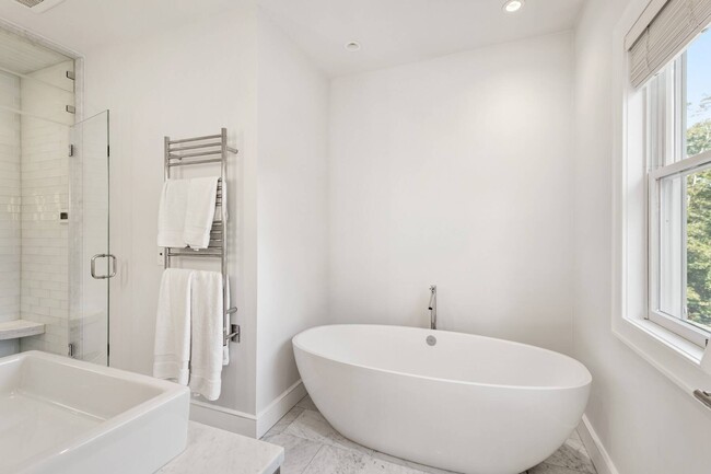 Building Photo - 1 Paumanok Rd