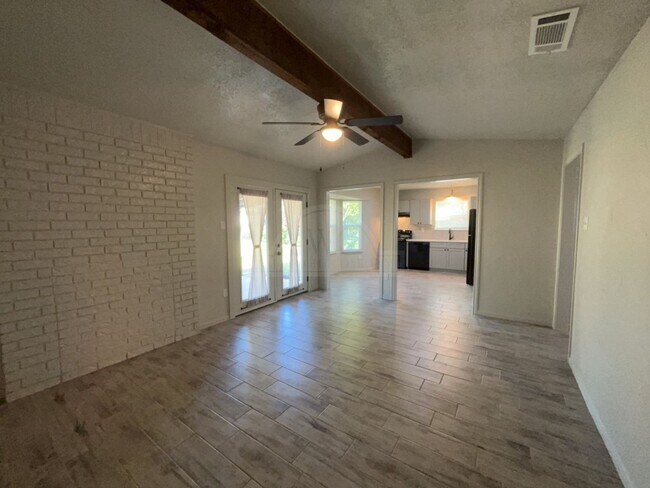 Building Photo - 1801 Hammond Dr