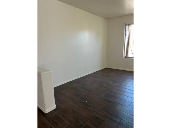Building Photo - 3 bedroom 2 bath