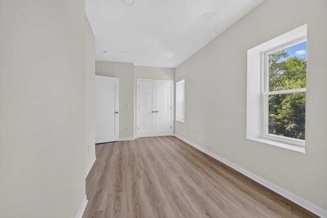 Building Photo - 2993 S Clement Ave