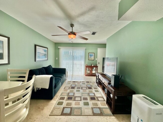 Building Photo - 330 Bluefish Dr