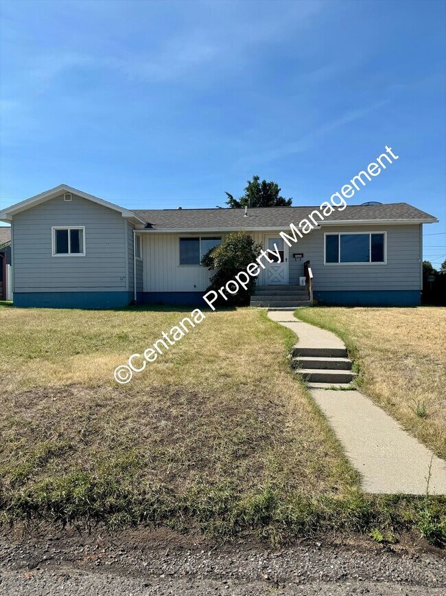 Primary Photo - 2 Bedroom House on the Flats with a finish...