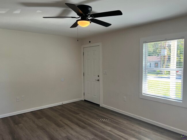 Building Photo - 1324 Alma Ave