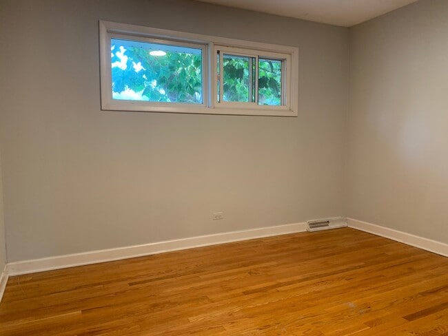 Building Photo - 811 Hibbard Rd