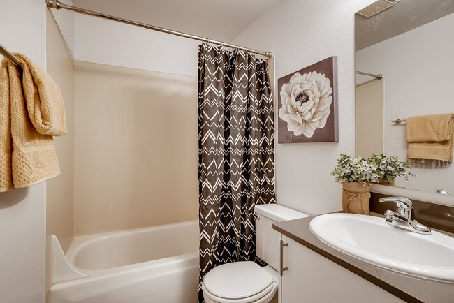 Building Photo - Odona Homes | Spacious 2-Bedroom Residence at 2602 J Street, Auburn