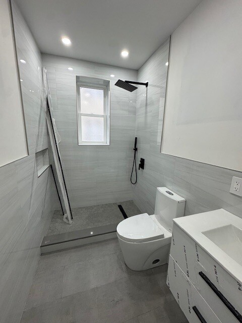 Building Photo - 275 E 55th St