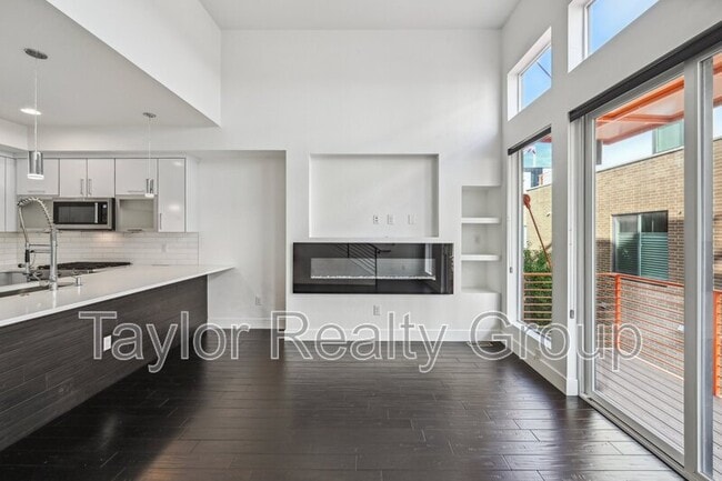 Building Photo - 3032 Wilson Ct