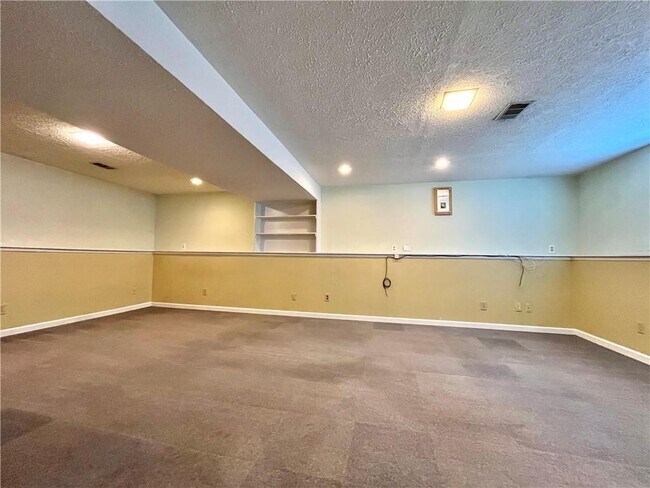 Building Photo - 6775 Windfaire Dr