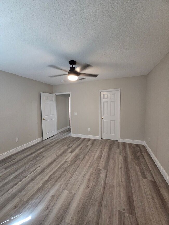 Building Photo - 6578 Swissco Dr