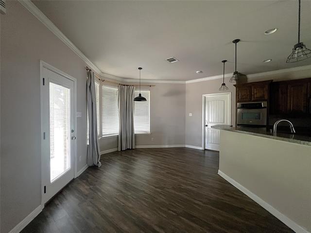 Building Photo - 710 Wolf Creek