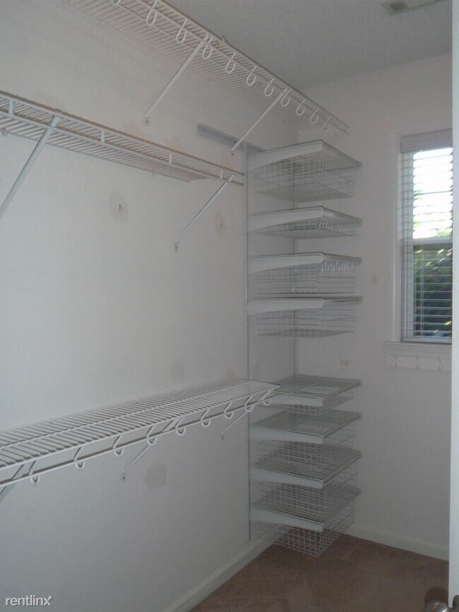 Building Photo - 5 br, 4 bath House - 230 Glade Knoll Trail...