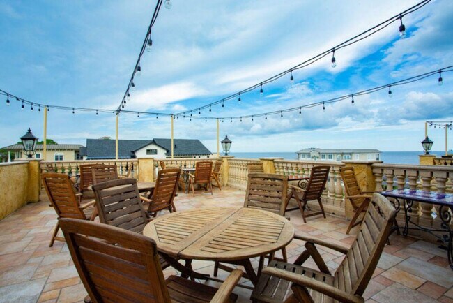 Building Photo - 935 Beach View Drive-SI ID1267843P