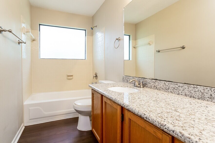 Building Photo - 2607 Hidden Garden Dr