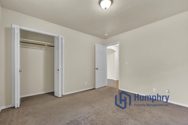 Building Photo - 3956 E Granger Dr
