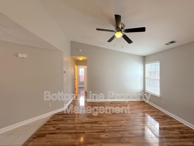 Building Photo - 511 Kingville Dr