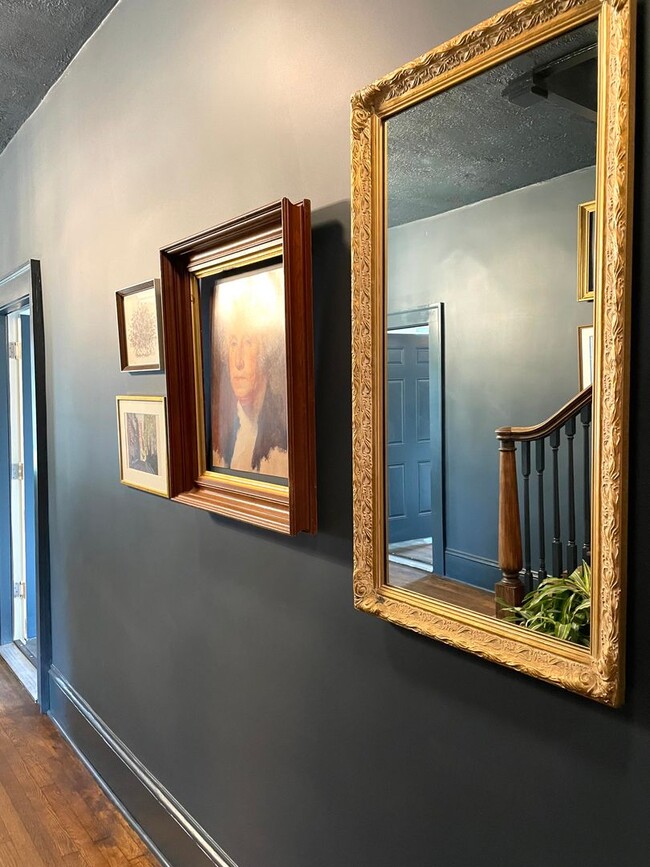 Building Photo - Renovated Historic One Bedroom Apartment D...