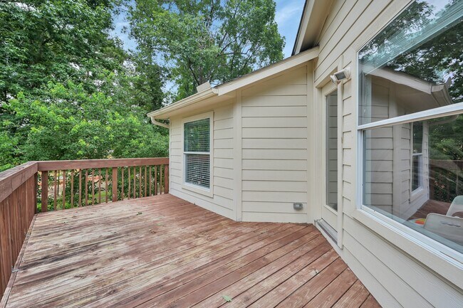 Building Photo - 4770 Jackson Square Dr