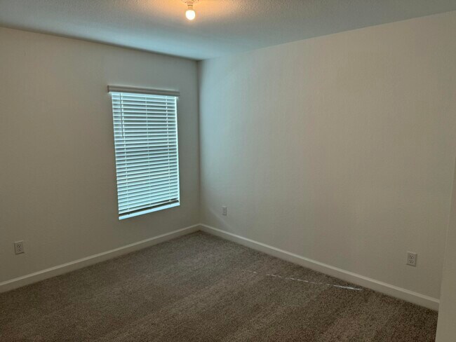 Building Photo - 10509 NW Suncrest Lp