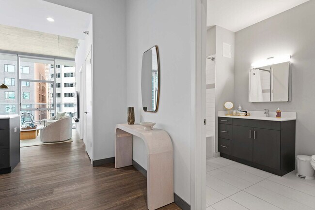 Building Photo - 60 E Randolph St