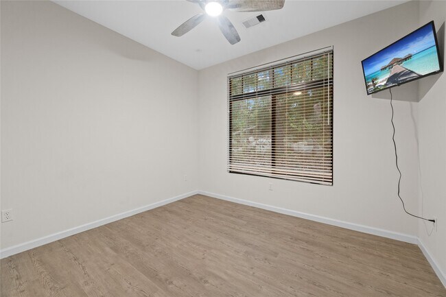 Building Photo - 71 White Oak St
