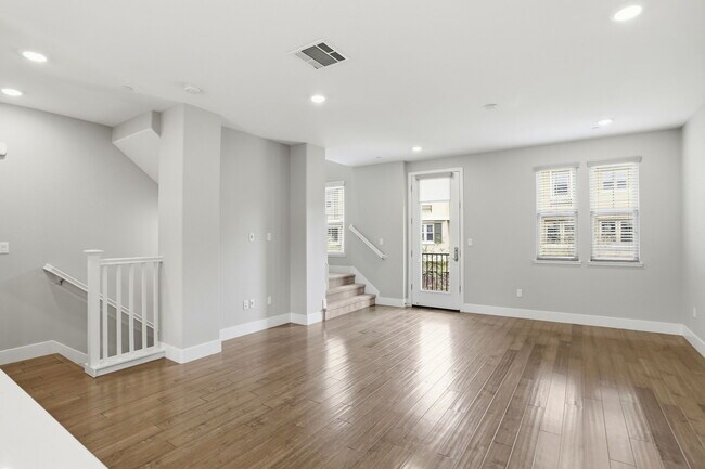 Building Photo - 621 Cinnamon Cir