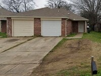 Building Photo - 3 Bedroom Duplex In South Fort Worth