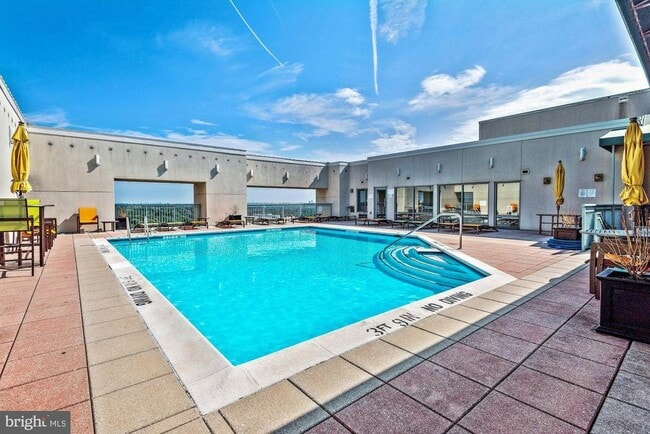 Building Photo - 851 N Glebe Rd