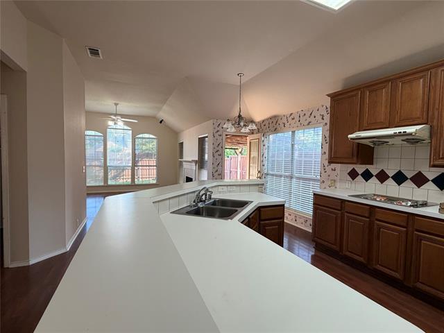 Building Photo - 2440 Ravenhurst Dr