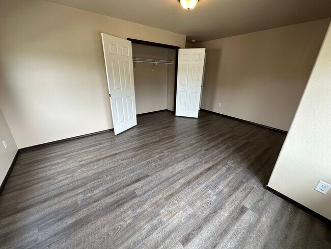 Building Photo - 2100 N Chestnut St